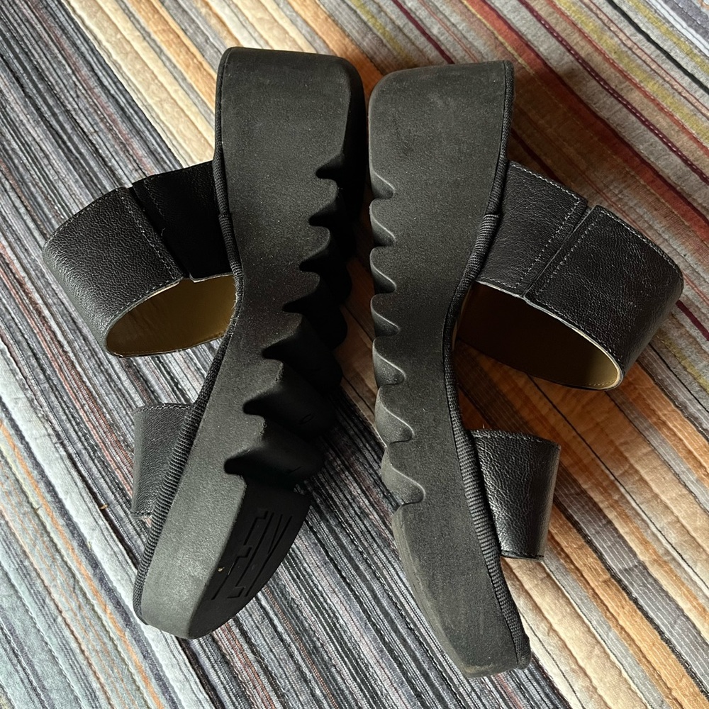 FLY LONDON 🎡 Black Leather Slip-On Wedge Sandals - Picture 8 of 11
